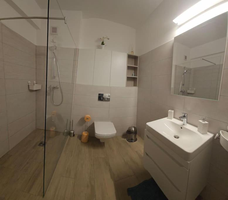 Ewa Green Towers Pitesti Bagian luar foto