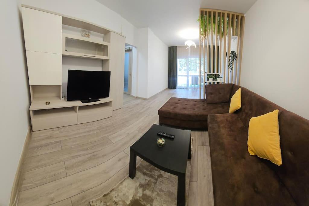 Ewa Green Towers Pitesti Bagian luar foto